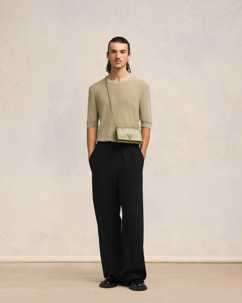 Weite Hose mit elastischem Taillenbund - 1 - Ami Paris